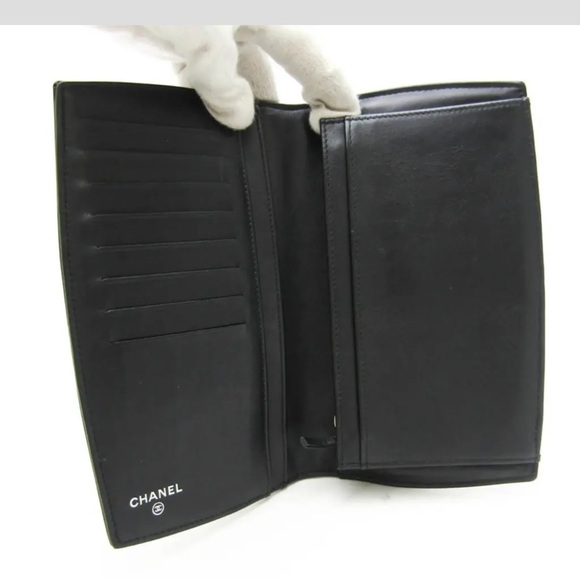 Chanel Black Patent CC Logo Flap Wallet - Picture 4 of 9